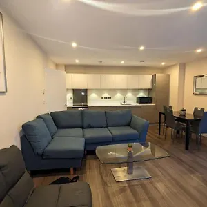 https://2-bedroom-flat-cambridge-cambridgeshire.cambridgehotelsuk.com